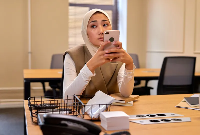 The Language of Concern: Decoding Problematic Patterns in Client Inquiry Messages